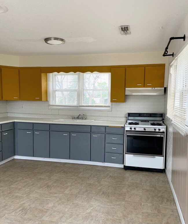 Foto del edificio - 2 Bedroom Home With Fenced in Yard