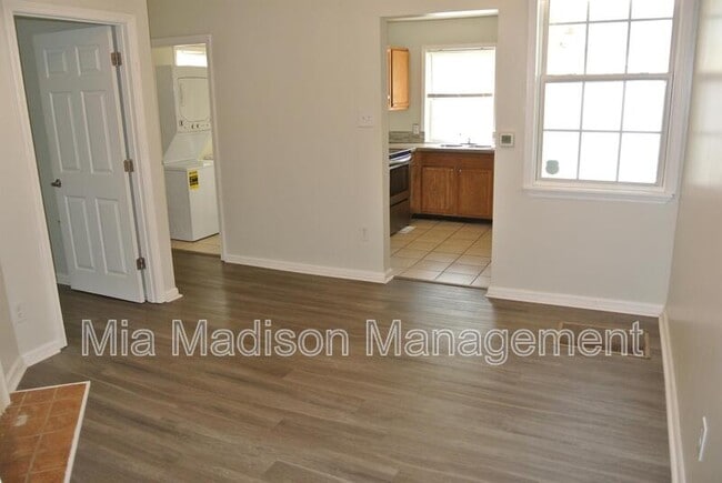 Building Photo - 1711 Le Grand St