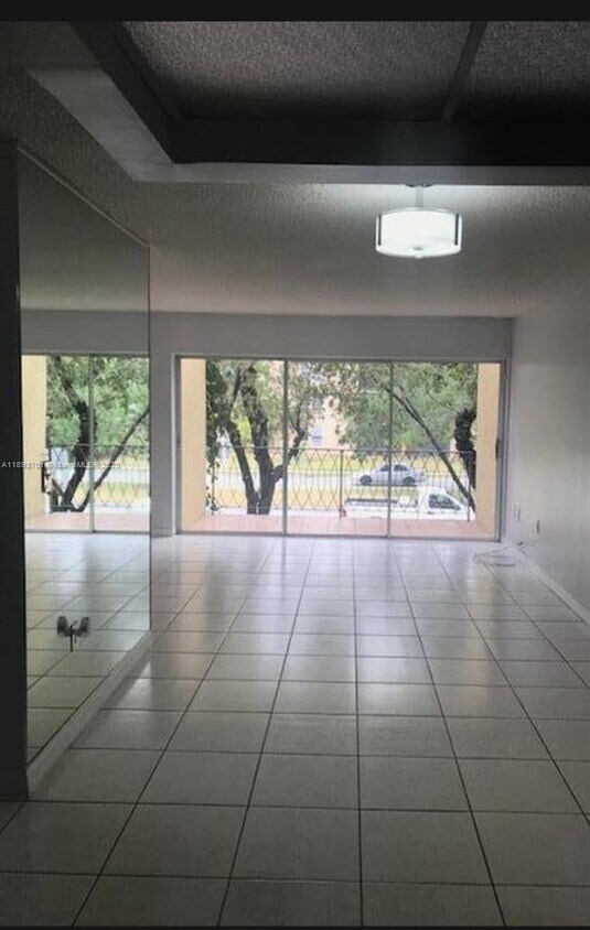 Foto principal - 210 NW 87th Ave