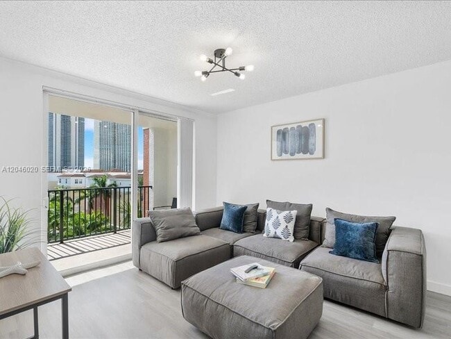 Foto del edificio - 17100 N Bay Rd
