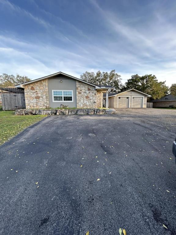 Primary Photo - 3105 Vista Ln