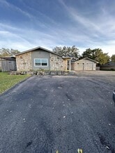 Building Photo - 3105 Vista Ln