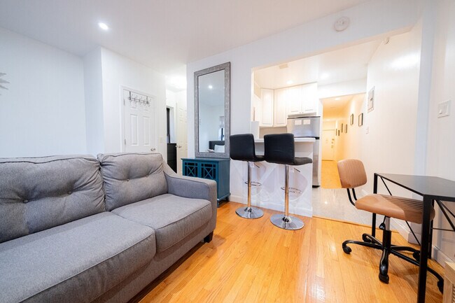 Foto del edificio - 317 E 75th St