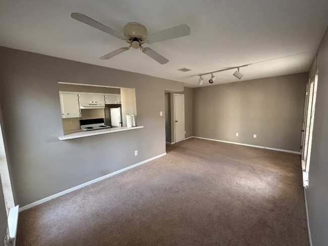 Building Photo - 2137 Branard St