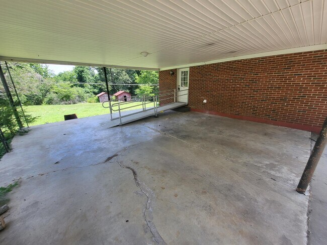 Building Photo - 561 Skyview Cir