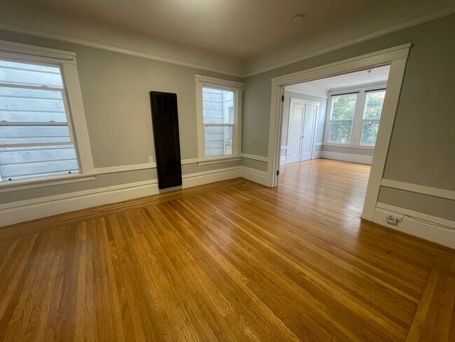 Building Photo - 318