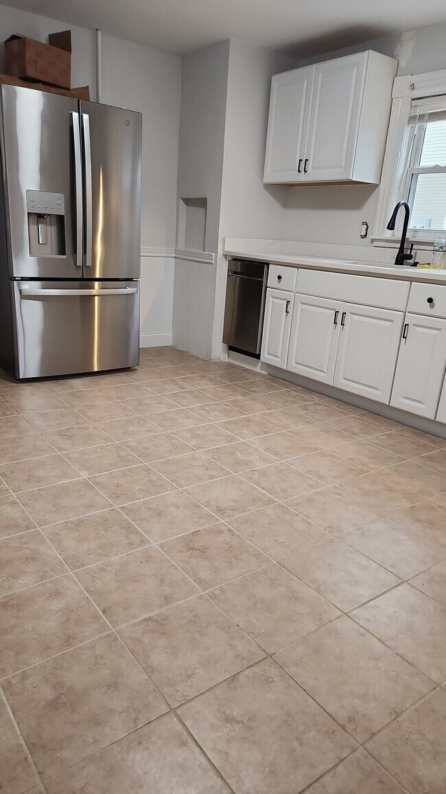 Building Photo - 100 Woodstock St