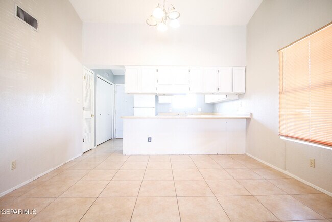 Foto del edificio - 3569 E Glen Dr