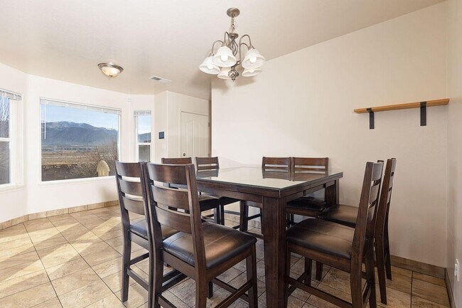 Foto del edificio - Scenic Gemini Meadows Townhome with Open Views & Modern Comfort