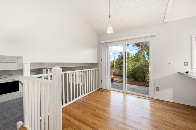 Foto del edificio - 2215 Derby Hill Dr