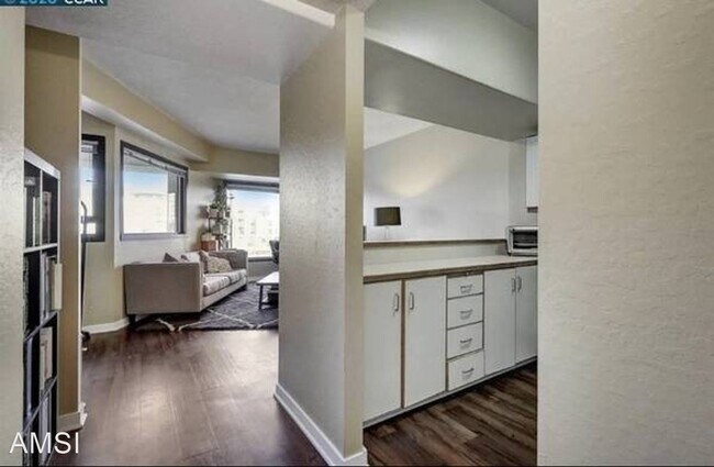 Foto del edificio - 1 br, 1 bath House - 6363 Christie Ave