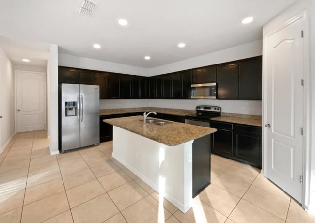 Foto del edificio - 15713 Lexington Park Blvd