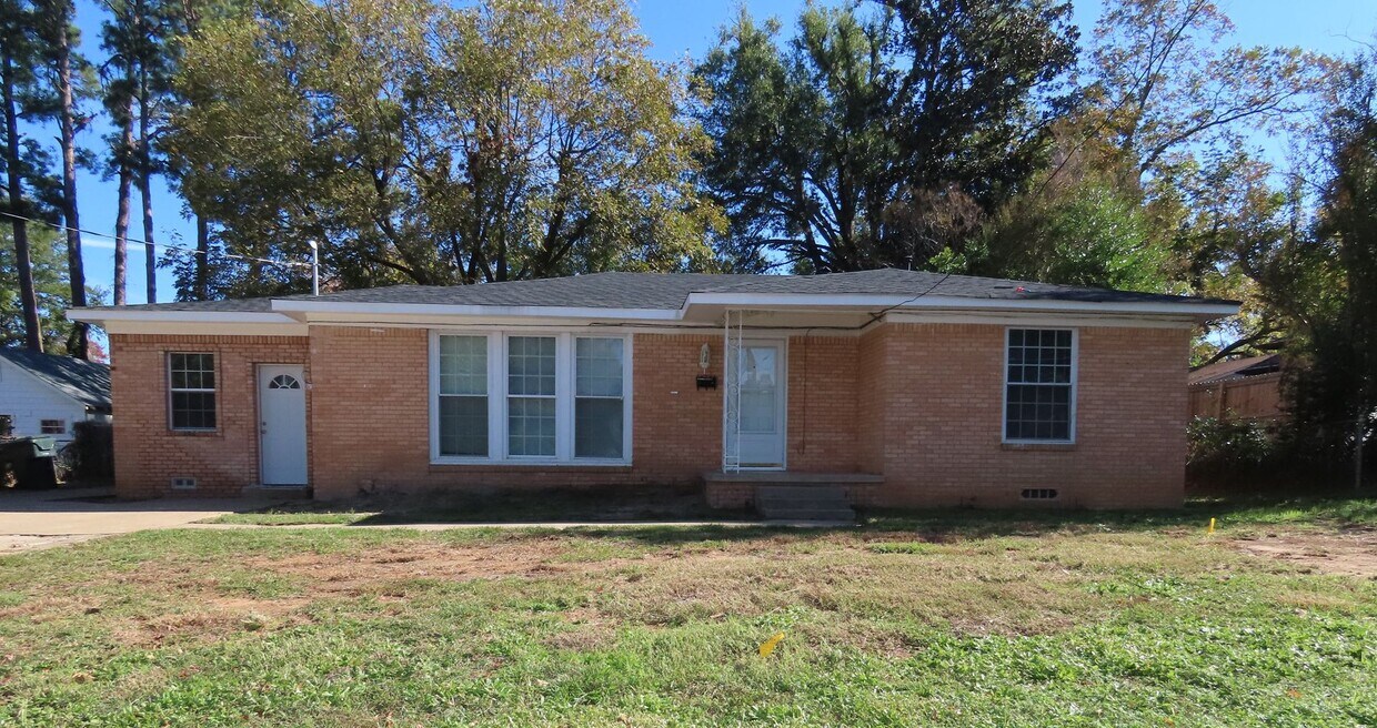 Foto principal - Near TJC - Spacious 3 Bedroom Home w/Fence...