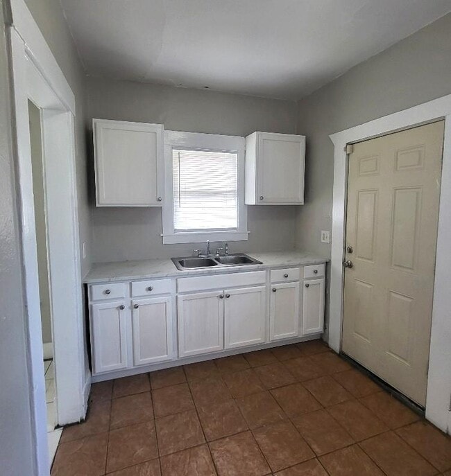 Foto del edificio - 2.0 bedroom in St. Petersburg Florida 33705