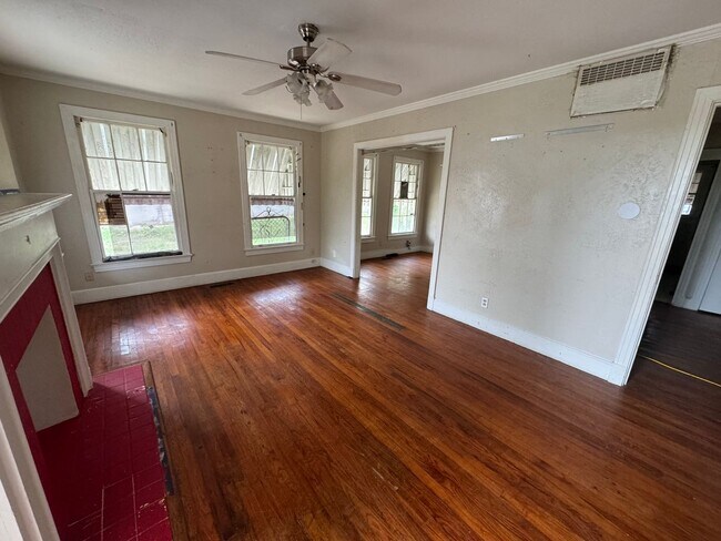 Building Photo - Beautiful Highland Duplex