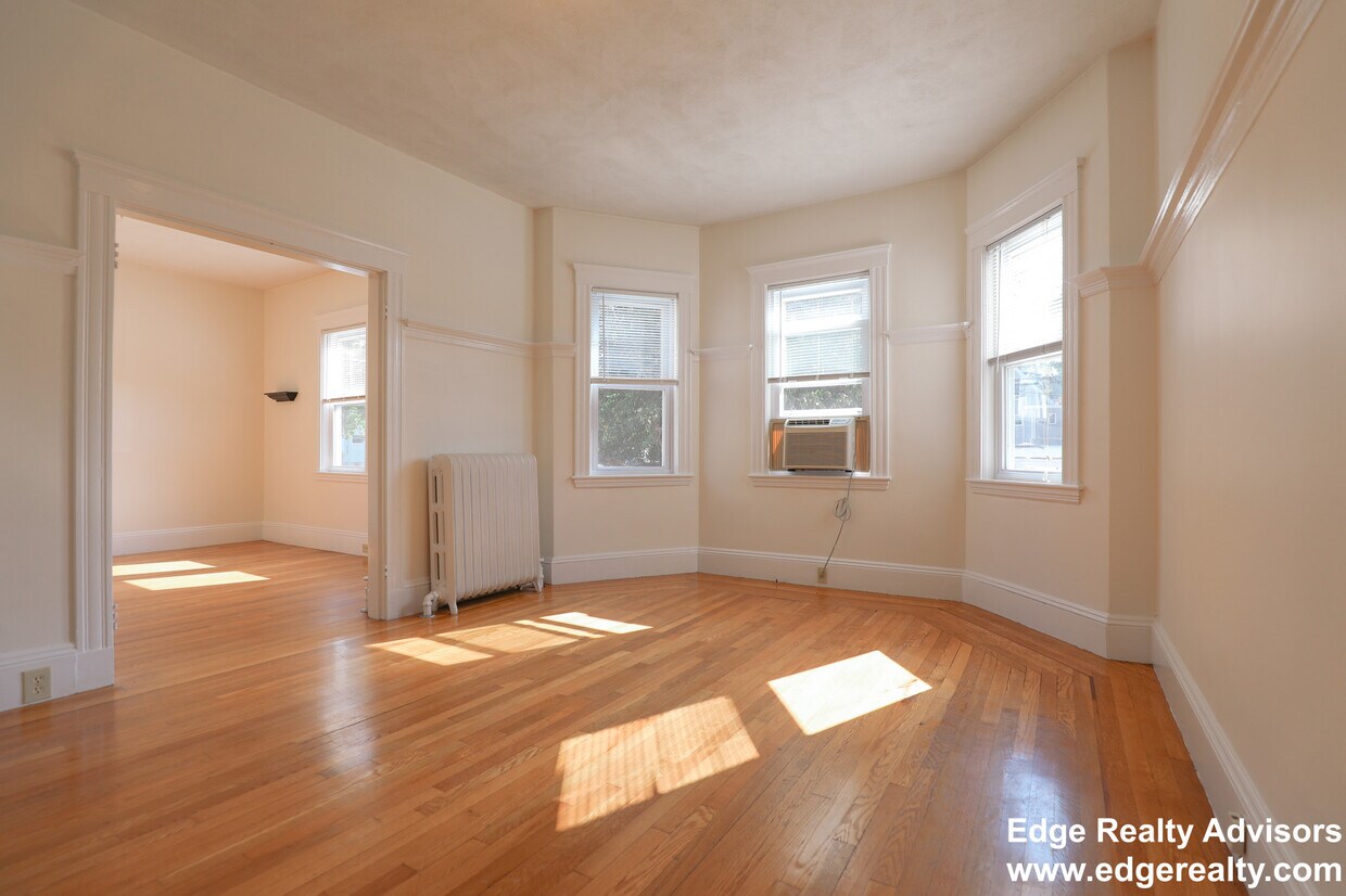 Primary Photo - 62 Boyd St