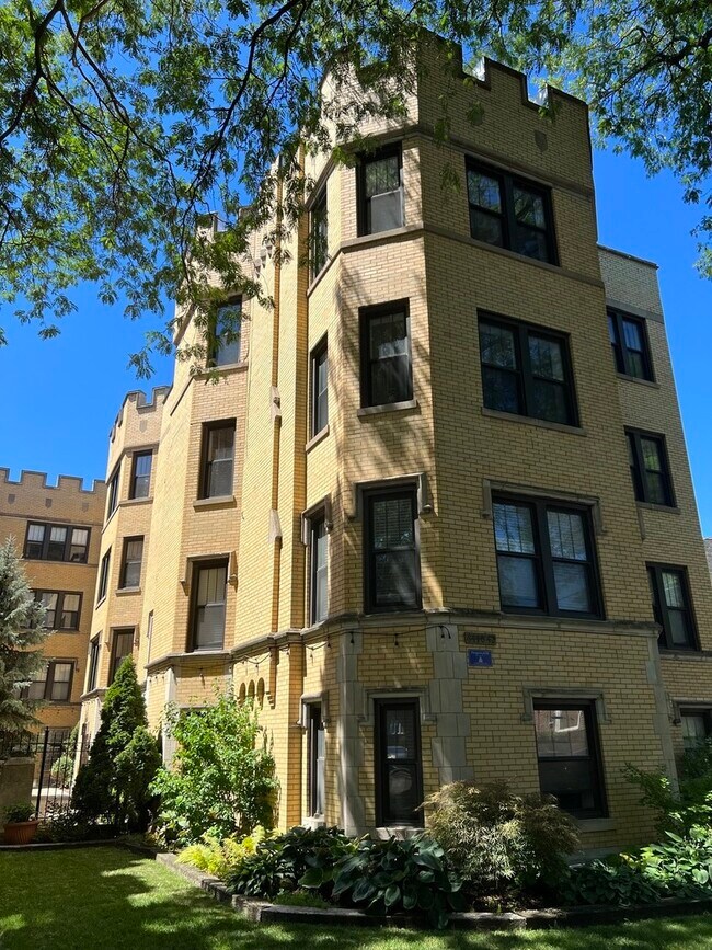 6442 N Leavitt St Unit 3W, Chicago, IL 60645 Condo for Rent in
