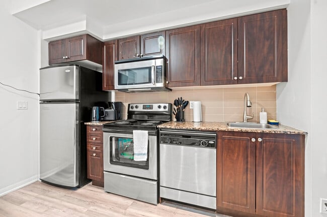 Building Photo - 211 Fort York Blvd