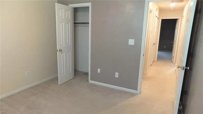 Building Photo - 210 Rose Ash Way