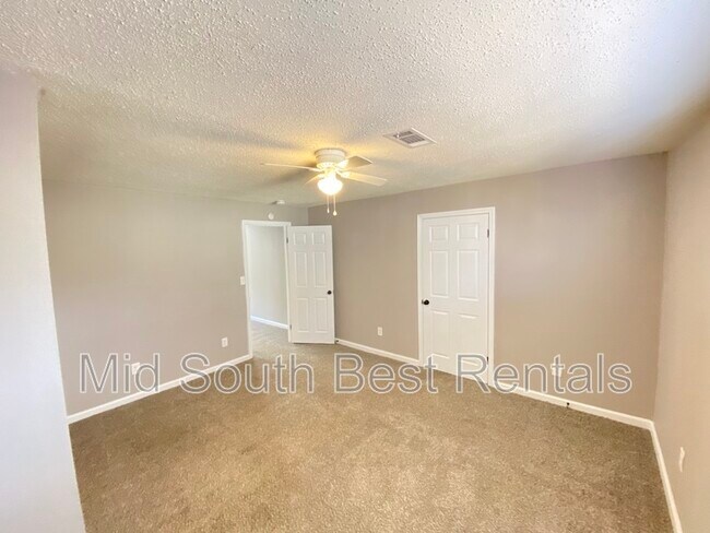 Building Photo - 2397 Gentry Ave