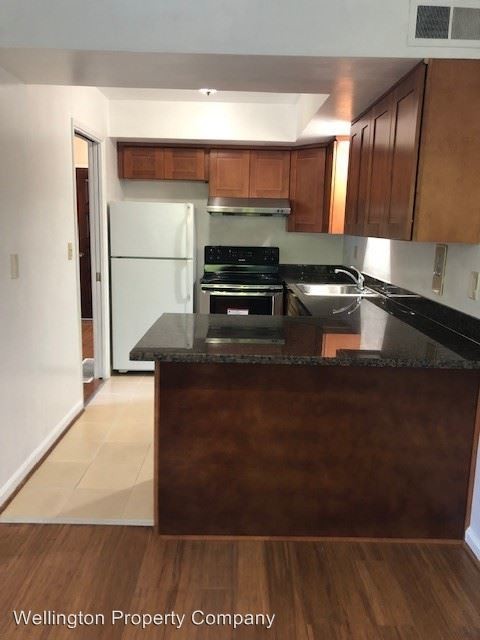 Building Photo - 2032 Ascot Dr