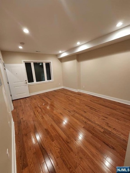 Foto del edificio - 229 E 24th St