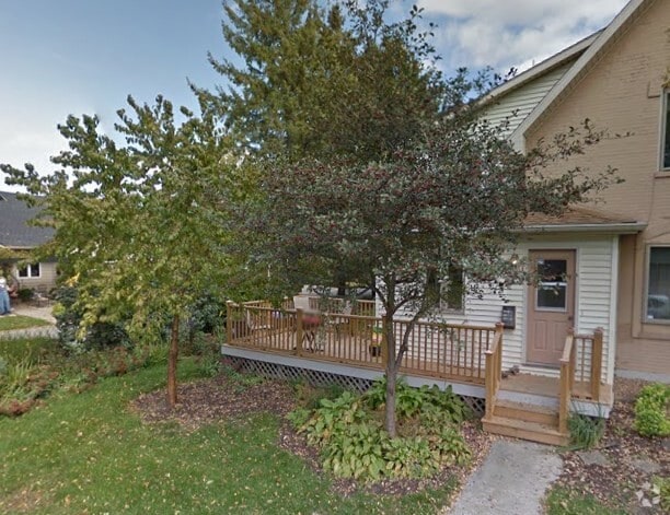 Front Private Entrance, with private patio - 133 Coy St