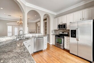 Building Photo - 3318 W Dallas St