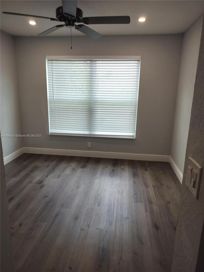 Building Photo - 296 Palmetto Ct