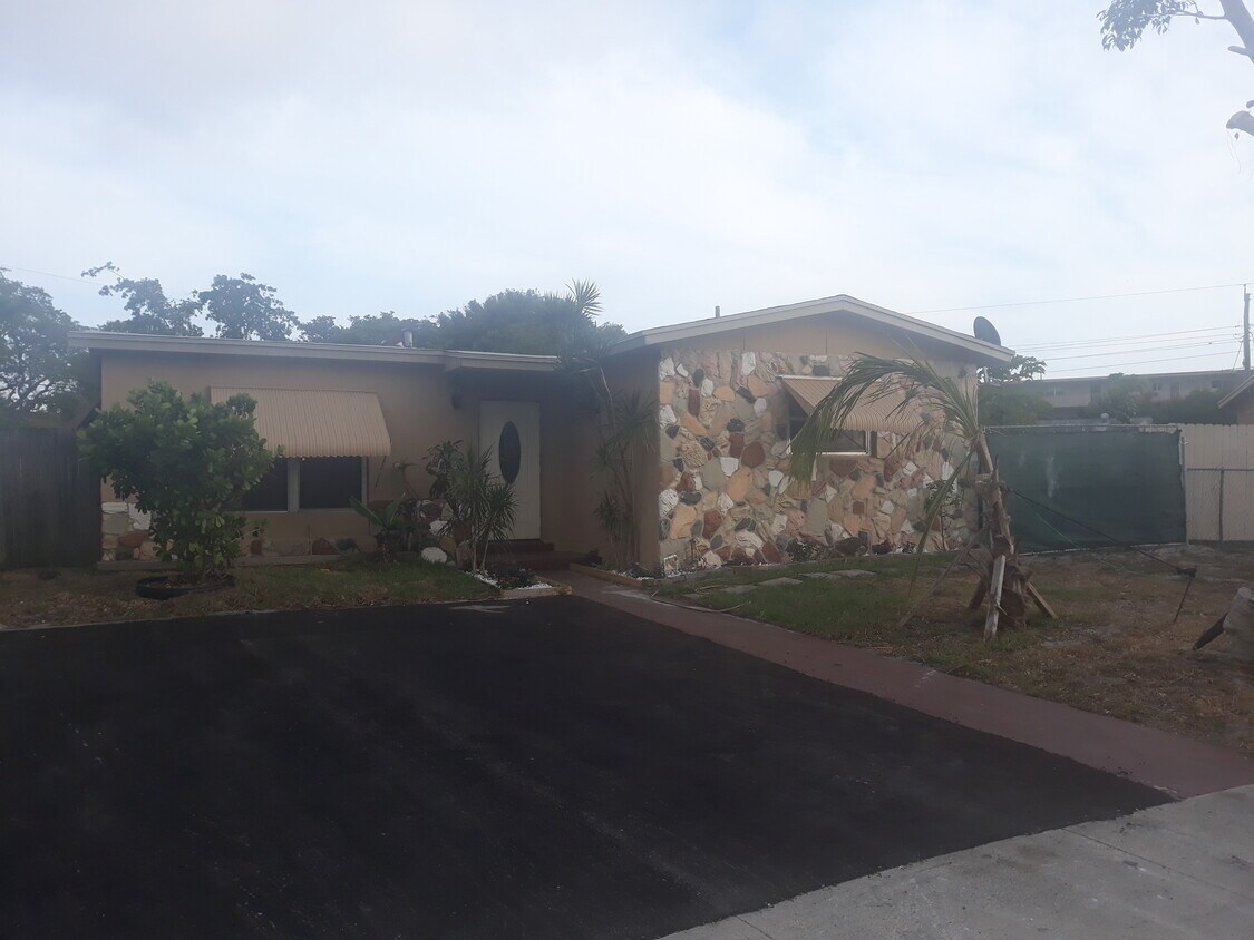 460 NE 27th Ave, Boynton Beach, FL 33435 House Rental in Boynton