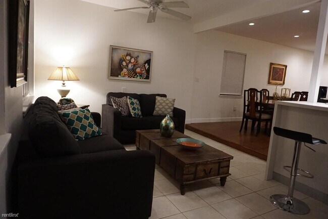 Building Photo - 3 br, 1 bath House - 5830 SW 47th St