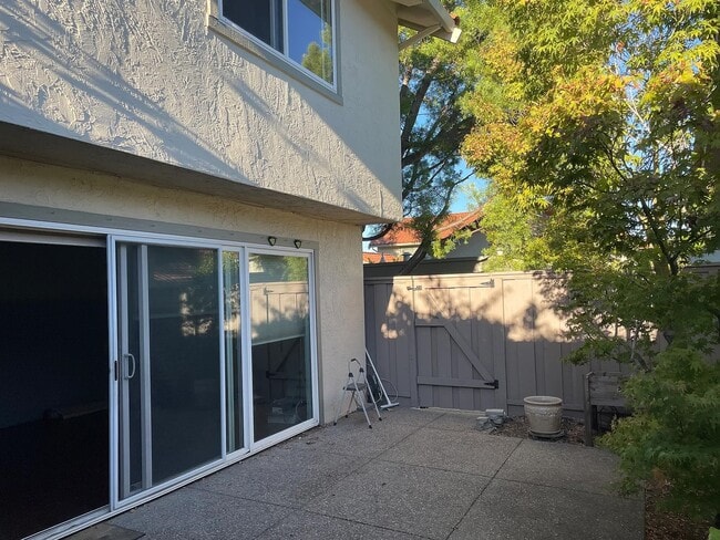 Foto del edificio - 22220 Homestead Rd