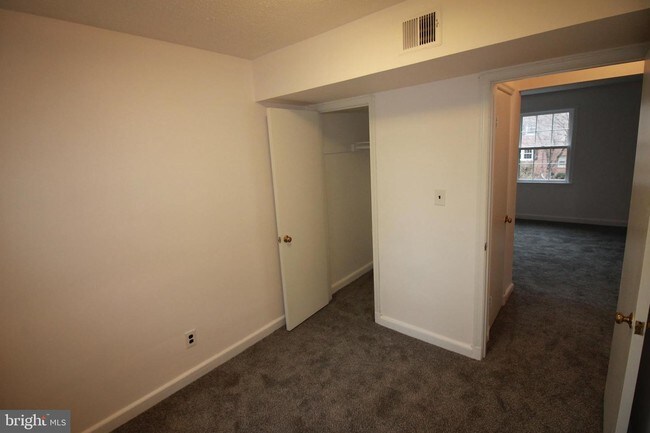 Building Photo - 2102 Suitland Terrace SE