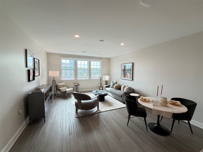 Building Photo - 716 Waugh Dr