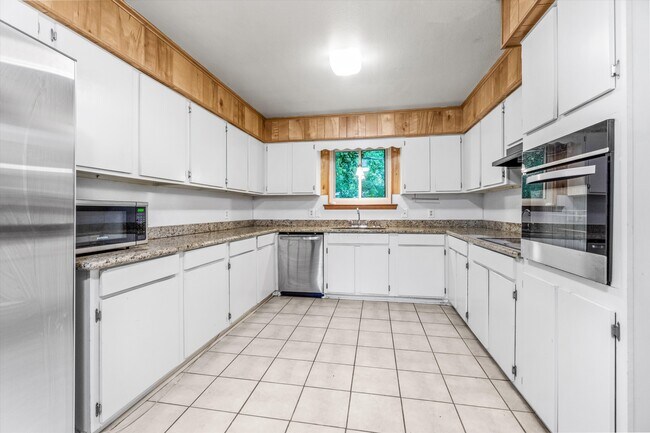 Building Photo - 5574 Houston Dr