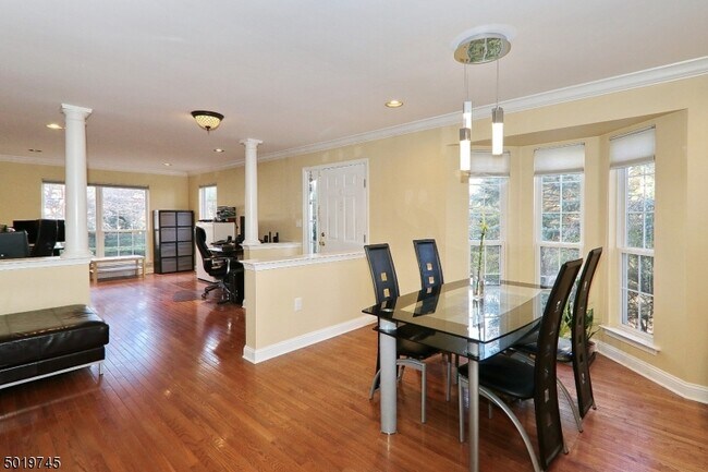 Building Photo - 13 Minuteman Ct