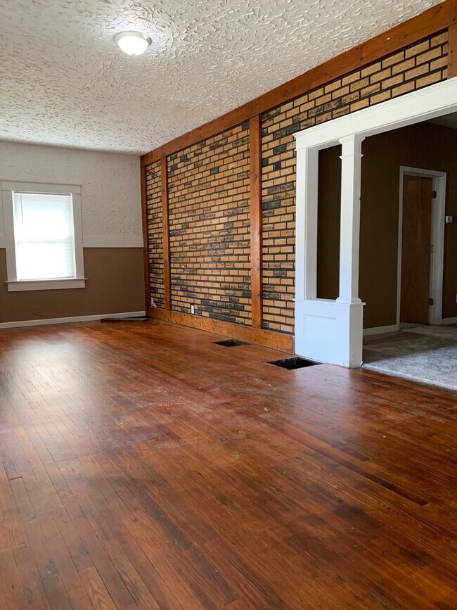Building Photo - 3 Bedroom on the Northside