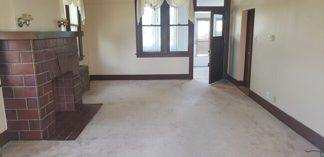 Foto del edificio - 114 Freeport Rd