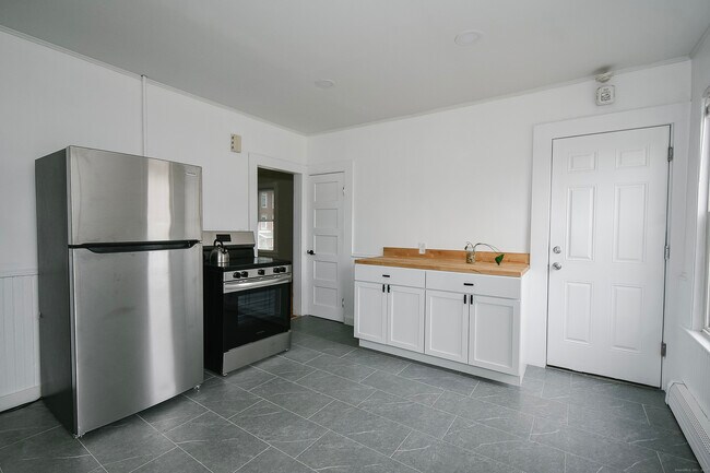 Building Photo - 22 Kelley St