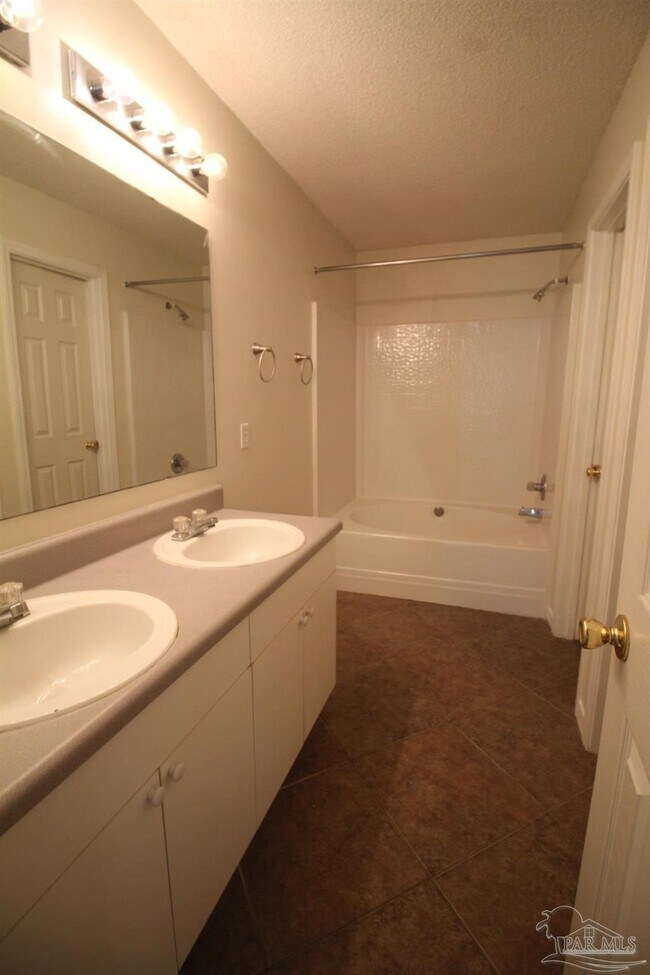 Foto del edificio - 4110 Spinnaker Pl