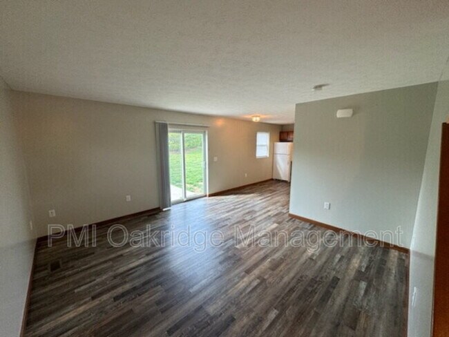 Foto del edificio - 729 Meadow Glen Ave