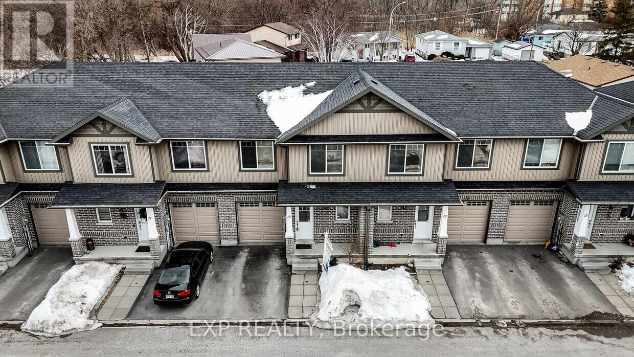 Photo principale - 19 Nottingham Ct