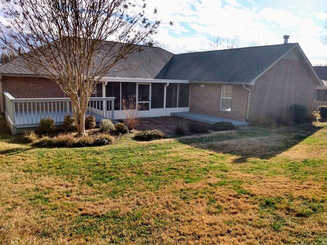 Foto del edificio - Maryville 37803 - COMING SOON! 3 bedroom, 2 bath, split floor plan home with a 2-car garage - Cal...
