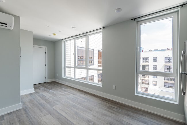 Building Photo - Broad Street Apartments