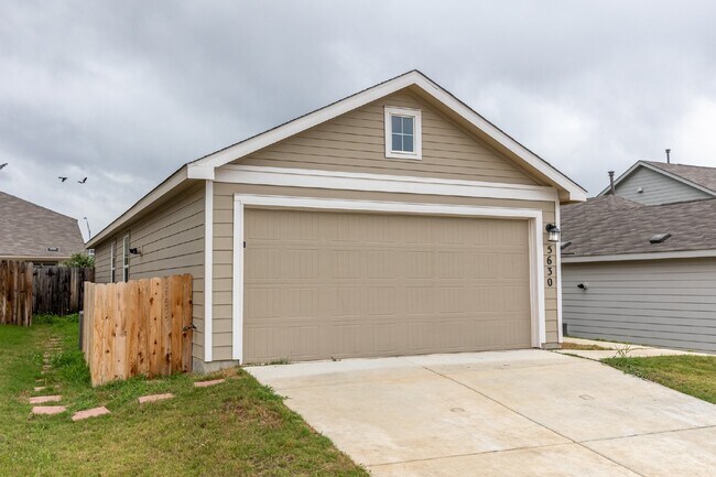 Building Photo - 5630 Willow Breeze