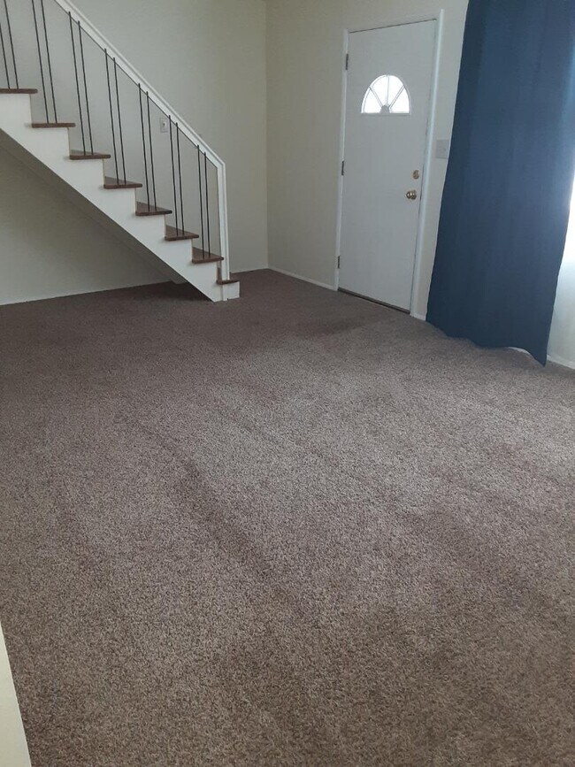 Foto del edificio - 4230 Woodmere Dr