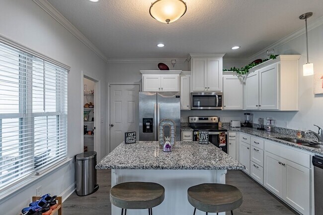 Foto del edificio - 260 Rutledge Dr