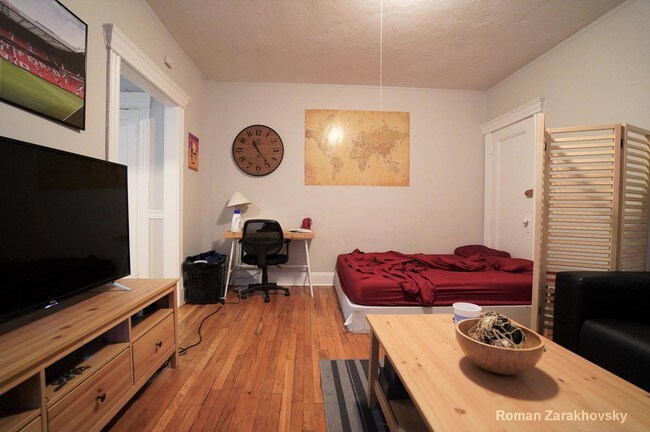 Building Photo - 366 Riverway