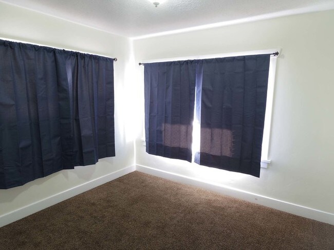 Building Photo - Cute Remodeled Bungalow 2 Bedrooms