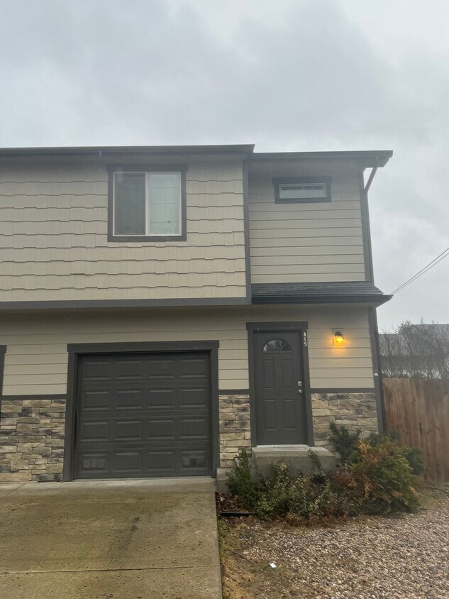 Foto principal - 419 W Ivanhoe Rd